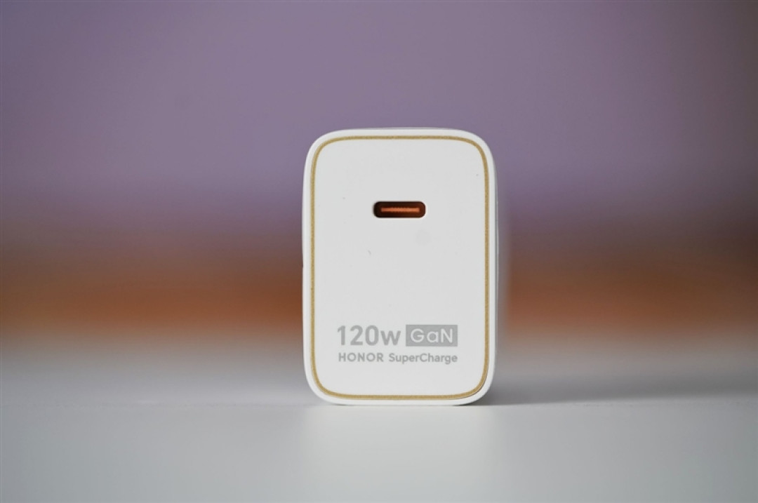 三轴云台+双2亿像素还有阿莱影像 荣耀Robot Phone手机评测：全新物种机器人手机诞生