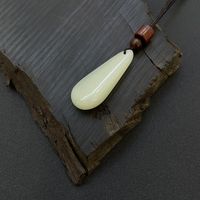 买玉吊坠，最怕的不是买贵，是花真钱拿到"另一件东西"：直播间四类套路和证书真相，一次讲透