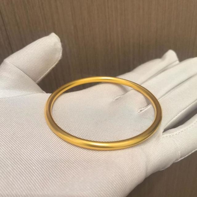 金饰一夜涨了37元/克，老凤祥股价却趴在35块：8倍PE的金店股，是捡漏还是价值陷阱？