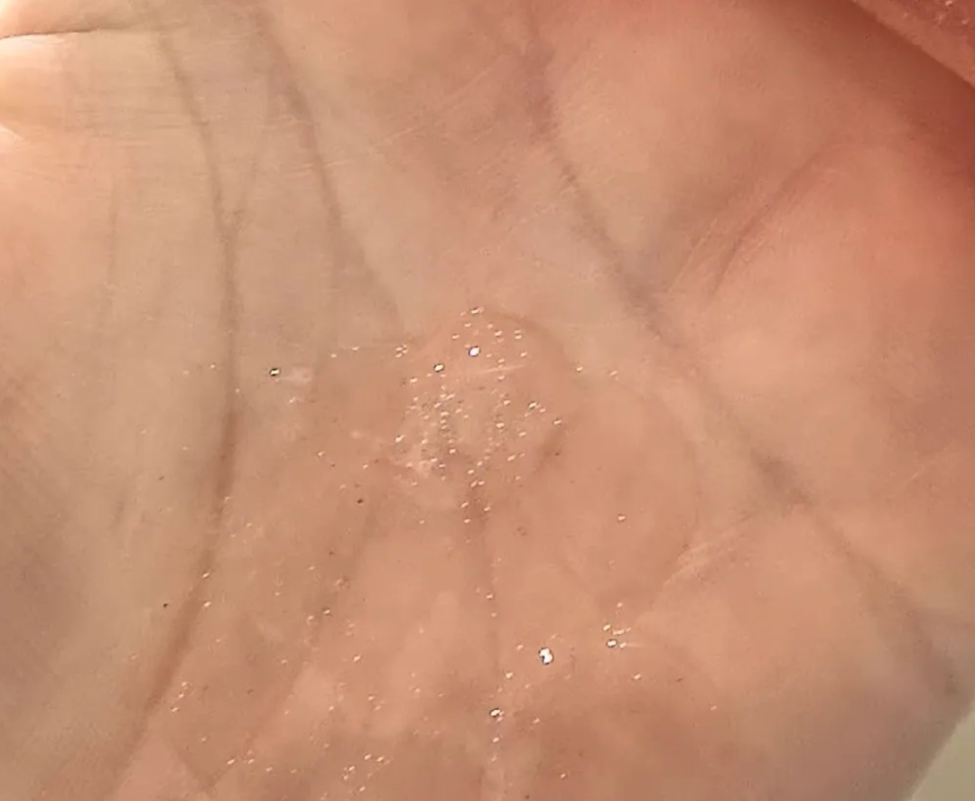 私处洗液里加闪粉??净在看不见的地儿下功夫...