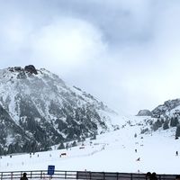 滑雪登山的八月雪荒：去南半球追雪，还是把钱留给新雪季？