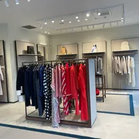 Kiton撤出南京德基，却有三家新店围挡：“西装天花板”还值得买吗？