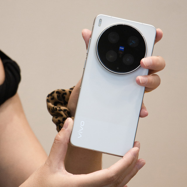 宝妈兼自媒体人换手机！vivo X300 Ultra开箱，到底值不值得入？