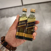 尊尼获加200ml小酒版刷屏B站：几十块一瓶的黑牌，算完毫升单价才知道划算给谁