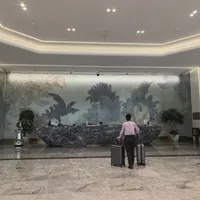 同样1万积分,黑金兑400里程、尊然白只兑约190:8月这波银行权益"分级缩水",我把清单和剩的出路都理清了