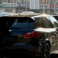 易建联165万的车被当成“山寨卡宴”：我翻了14年的偶遇帖，才发现大哥车库里最贵的，是低调