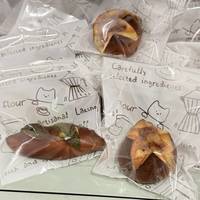 一年关了8万多家面包店，商超9.9元面包却被抢空：给面包脑袋理三笔账，顺带一个捡漏窗口