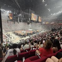 周深、陈小春同台合唱《借过一下》后,争了两个月的问题该有答案了:国语版和粤语版到底差在哪