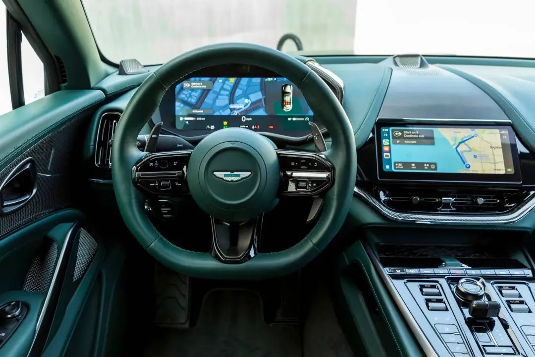 同平台两台电车,一个砍了CarPlay,销量差出165.5%:海外在砍、国内在反着加,iPhone用户选车该把它列进清单吗