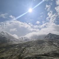 独库公路今天下了今年第一场雪，比去年早10天：翻了近15条现场帖，后半程想去的人先搞懂这几件事
