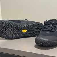 迈乐裸足鞋今年彻底爆了，但先看看脚再跟风：Wrapt、Vapor Glove 7、Trail Glove 7 怎么选、怎么避坑