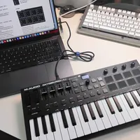 M-Audio Oxygen Pro Mini：真正买的是那包软件？算完这笔账，再看三个坑