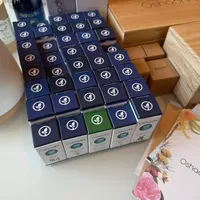 Oshadhi不只是玫瑰纯露:精油线的争议、值得买清单和渠道攻略,一篇讲清