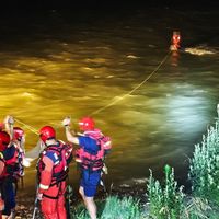 夜钓事故高发在七八月：泄洪翻船、鱼刺扎穿鞋底、被咬出两个洞，出发前对照这份清单