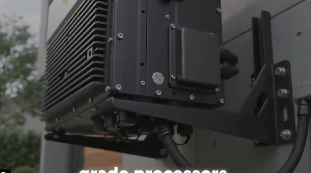 内置16颗顶级GPU!英伟达租墙挂算力中心:0元安装还能领分红