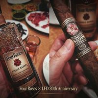 雪茄配饮一直是苏格兰威士忌的天下，今年波本挤进来了：四玫瑰三瓶里，哪瓶配得上烟灰缸旁
