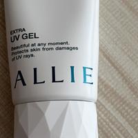 同一支ALLIE皑丽，一半人骂它"猪油"，一半人无限回购：下单前先搞清这3件事