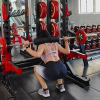 深蹲膝盖"咔咔响"？先别慌，也别急着买氨糖：3.6万人数据里，三分之一健康人的膝盖都会响