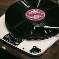 「没直驱没皮带都行，就是不能没惰轮」？Garrard 301 翻红，先把惰轮唱机的三层隐形成本算清