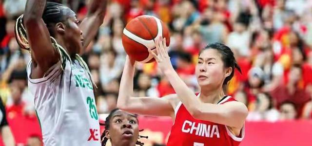 中国女篮12分输得不冤！一节崩盘背后，三个致命短板全暴露了
