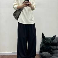 别再把黑白灰棕当百搭色了：早秋囤货前，先搞懂这 4 个坑