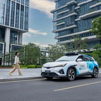 Robotaxi收入涨了691%，上半年却还亏着6.7亿：小马智行现在值得坐吗？