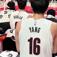 开拓者已有五名中锋，美媒又说"不能一直泡在G联赛"：杨瀚森的二年级，先把这件事吵明白