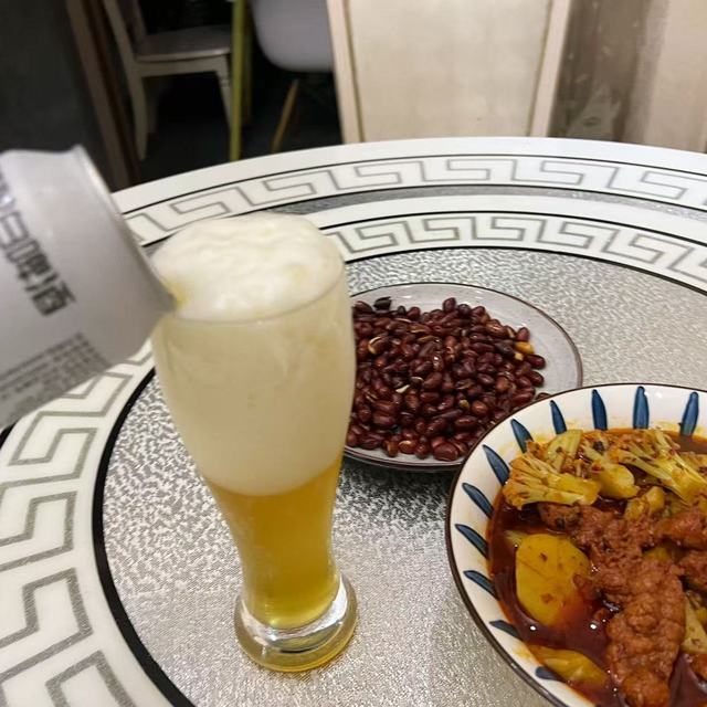 下班后的仪式感，不用准备硬菜，一杯冰爽精酿啤酒解锁夜晚小惬意