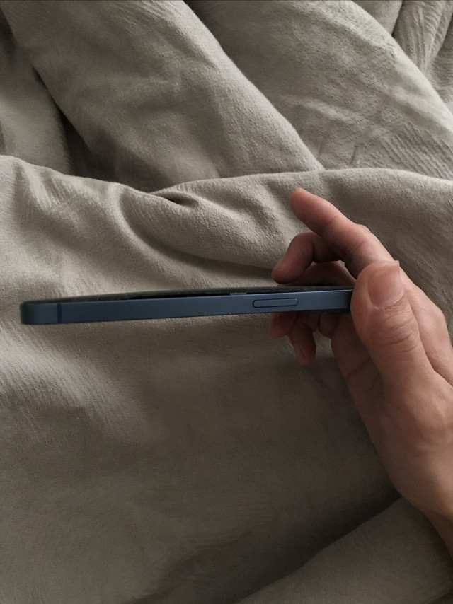 关于苹果13鼓包免费换电池