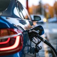 油价反弹在即！10万内公认最省油的4款车，最低5.2L/100km，开10年不后悔