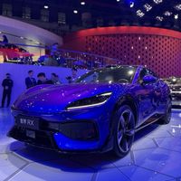 智界RX成都车展亮相，29.98万起预售，变色车漆硬刚Model Y