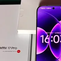 意外立功！钢管撞向男子要害 小米17 Pro抗下致残一击报废！