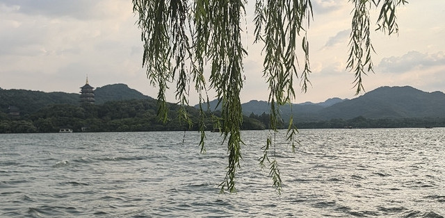 夏去秋来好时节，错峰游西湖才是真·人间清醒