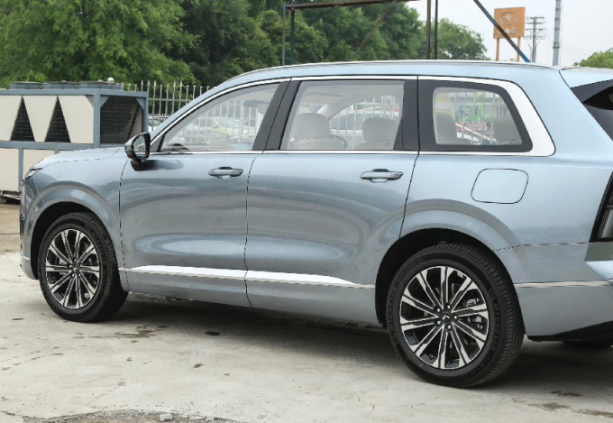 SUV