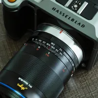 尼康夜神十分之一的价格，被中画幅玩家抢着改口：老蛙45mm F0.95到底几斤几两