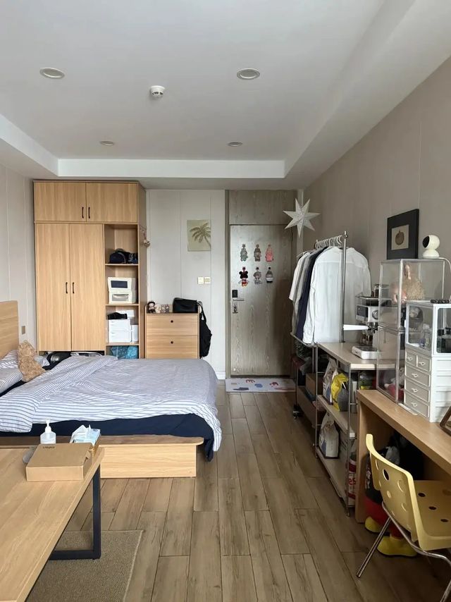 回到冰冷的出租屋。
