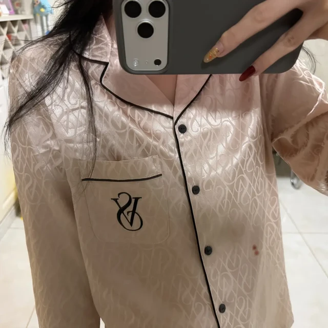 明天维密睡衣又返场，160元一套很香，但先看清三种面料的坑再下手