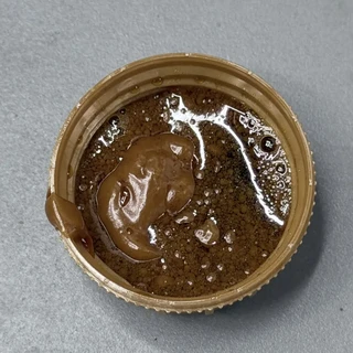 寄存在门店的美孚机油，开盖发现糊状物：这场"到店保管"争议，责任怎么算、证据怎么留