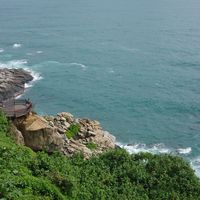 三亚机票跌到4字头,台风'紫檀'还在打转:9-10月错峰去海南,先算清这笔账再下手