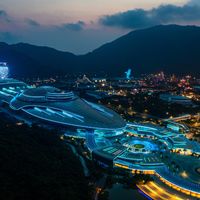 长隆×智元“全球首个机器人乐园”签约：三件已确定，四件还在纸上，乐园控先别急着买票