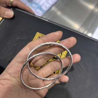 金饰涨至近1400元/克，妈妈转向银手镯：银价一周又涨6.79%，她进直播间下单前，先把这笔成本账转给她