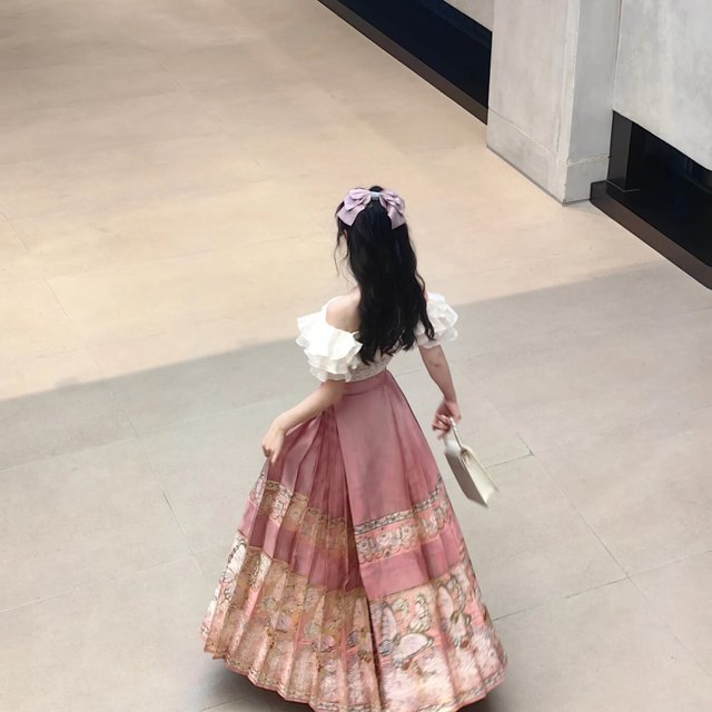 九月汉服五折又刷屏了：值得等，但先看清这3件事