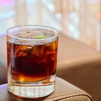 据说四成杰克丹尼都被兑进了可乐：翻完全网调酒笔记，剩下这5杯的比例和成本一次算清