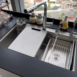 第一批跟风装白色大单槽的人，已经开始含泪劝退了，可关于水槽的争吵到现在都没停：我把尺寸、装法、价格全对了一遍，发现大家把三个问题混在一场架里吵