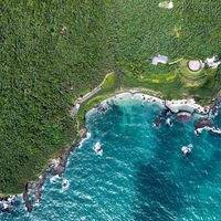同一场台风，涠洲岛困人4天，东山岛只是下雨：海岛旅居选岛，先看这条“生命线”