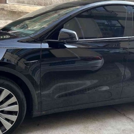 特斯拉Model Y：极简设计与实用空间