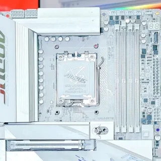 技嘉X3D鸡血模式2.0+D5黑科技2.0有多猛？实测技嘉冰雕结果很意外