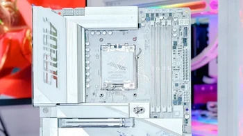 技嘉X3D鸡血模式2.0+D5黑科技2.0有多猛？实测技嘉冰雕结果很意外 