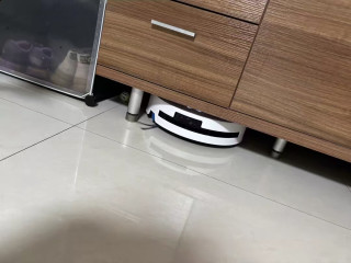 科沃斯扫地机器人75℃热水循环洗拖布，地面干净无水渍
