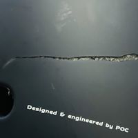 “我的POC轻轻摔一下就裂了”：评论区吵成三派，换不换之前，先把这四件事查了